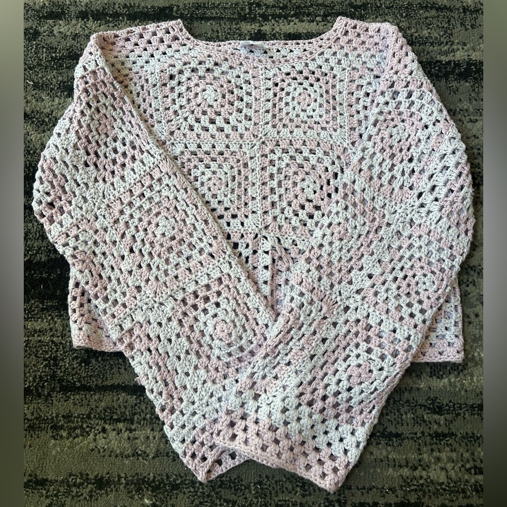 LE LIS Crochet Long Sleeve Cropped Sweater